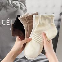 Chaussettes personnalisées de haute qualité, mignonnes, unies, douces, respirantes, en coton, avec broderie, pour femmes et filles, pour le printemps et le quotidien