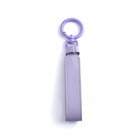 Porte-clés Fashion Purple Private Label Porte-clés en cuir PU avec nom personnalisé avec petit pendentif