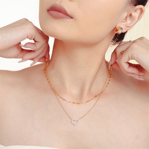 Ensemble de bijoux délicats pour femmes, collier et bracelet en acier inoxydable plaqué or avec pendentif cœur en zircon - Product Image 3