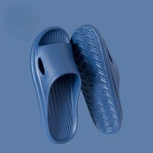 Différents styles et couleurs. Chaussons confortables et élégants. Design antidérapant pour pantoufles de salle de bain en fourrure pour adultes - Product Image 5