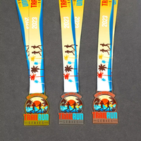 Médaille de finisseur de course de trail en alliage de zinc avec émail souple et ruban imprimé personnalisé pour la récompense des vainqueurs des courses de cross-country 5K 10K en extérieur