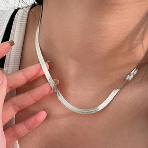 Collar de plata de ley S925 con diseño de hueso de serpiente para mujer, cadena sencilla, elegante, retro, para uso diario, diseño geométrico - Product Image 4