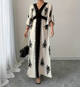 Robe longue en mousseline de soie à imprimé cachemire, col en V, manches évasées, style vintage décontracté et élégant pour les vacances et les soirées estivales - Product Image 2