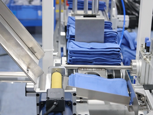 Máquina Automática de Acabamento de Toalhas Cirúrgicas com Dispositivo de Dobragem para Produção de Têxteis Médicos - Product Image 6