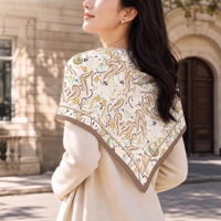 Foulard triangulaire en soie de mûrier crème à motif Paisley jaune vert menthe, accessoire personnalisé pour femme, collection printemps
