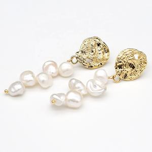 Grandes boucles d'oreilles longues, boucles d'oreilles en perles baroques martelées - Product Image 3
