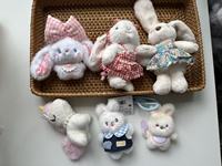Nouveau porte-clés tendance en peluche lapin à longues oreilles à motif floral, petite poupée breloque de sac 12cm, rembourrage en coton PP, article cadeau de qualité supérieure