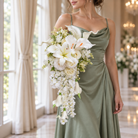 Bouquet de mariée en cascade Dallisten en soie artificielle blanche, avec lys, calla, rose et brins de perles pour fleurs de mariage