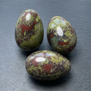 Hecho a mano Dragon Blood Jasper Gemstone 40mm + Crystal Eggs Feng Shui Style Técnica tradicional - Product Image 3