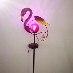 ไฟสวนโซลาร์ฟลามิงโก้ ดีไซน์แก้ว LED ตกแต่งภายนอก กันน้ำ ตั้งพื้นได้ - Product Image 4
