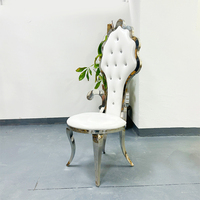 Chaise Trône avec structure en métal argenté, revêtement en cuir blanc capitonné, dossier haut, pour mariage, hôtel, banquet, événement, fête, décoration