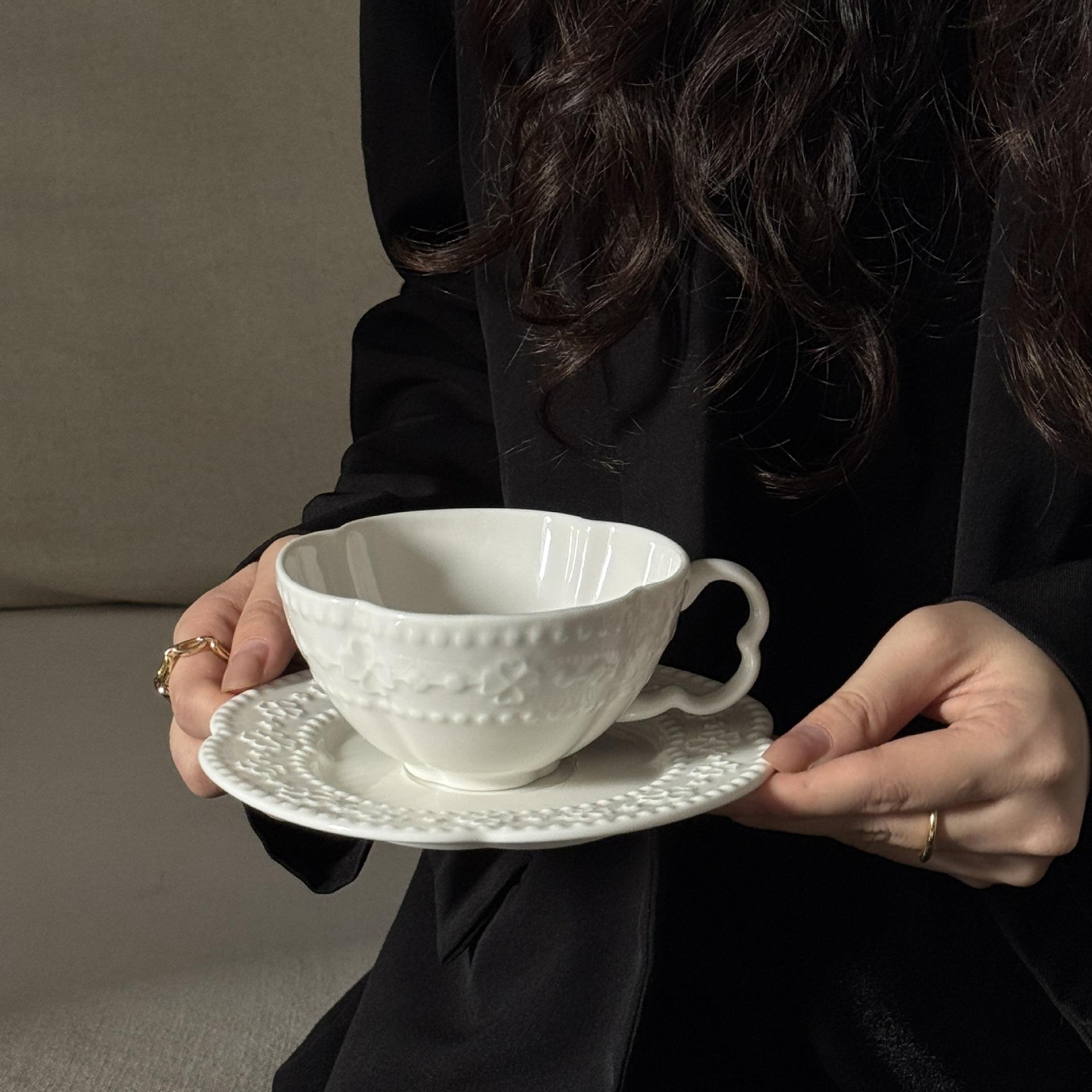 Clover cups and plates