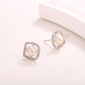 KAMMY Boucles d'oreilles clous tendance pour femme 6-6,5 mm, plaqué rhodium et platine, imitation perle avec design géométrique - Product Image 4