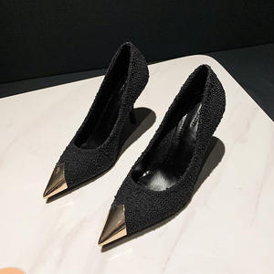 รองเท้าส้นสูงสีแดงหนังกลับแท้ทรงหัวแหลม ใส่สบายทุกฤดู เหมาะสำหรับงานแต่งงาน รองเท้าเจ้าสาวและเพื่อนเจ้าสาว พื้นรองเท้าทำจากยาง - Product Image 6