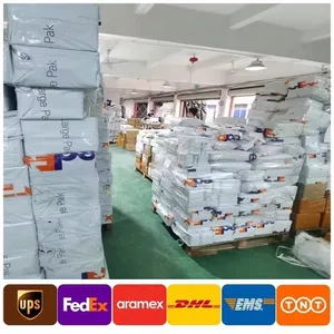 Felpa con Cappuccio Unisex Bianca con Stampa di Freccia e Dipinto a Olio, Design Streetwear - Product Image 6