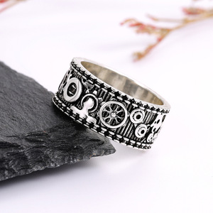 Anello di Moda a Forma di Ingranaggio, Design Meccanico Minimalista ed Elegante, Gioiello da Donna per Uso Quotidiano - Product Image 5