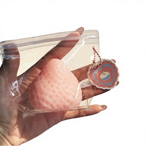 Nouveau jouet anti-stress en caoutchouc souple en forme de fraise, jouet de simulation pour enfants et adultes, soulagement du stress et décompression - Product Image 1