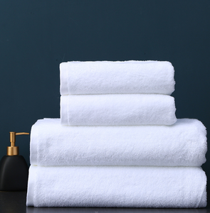 Ensemble de Serviettes de Bain en Coton Égyptien 500 g/m² pour Hôtel | Vente en Gros Certifiée OEKO-TEX | Coffret Cadeau avec Logo Personnalisé au Design Style Hilton - Product Image 4