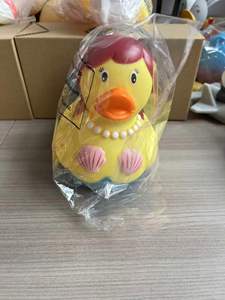 Jouets pour bébés très demandés, fabricant de jouets en plastique PVC vinyle, contes de fées, sirène, poisson jaune, canard en caoutchouc imprimé avec logo personnalisé - Product Image 5