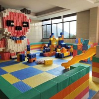 Aire de jeux intérieure interactive, grands blocs de construction écologiques en PPE, mur de château intérieur surdimensionné avec clôture, aire de jeux paradisiaque