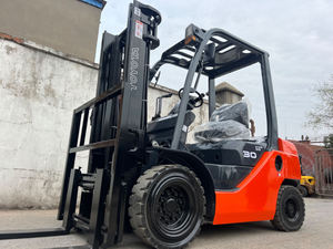 To-yo-ta 3 Ton Diesel Counterbalance <b>Forklift</b>, TOY-O-TA FDZN30 <b>Forklift</b> for Factory & Logistics Cargo Handling - Product Image 2