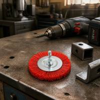 Brosse plate en fil de nylon à tige hexagonale sertie pour le polissage, le nettoyage, l'ébavurage et l'élimination de la rouille des métaux