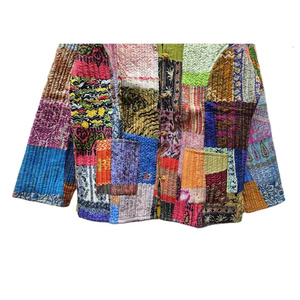 Veste en patchwork Kantha indienne faite à la main, 100% soie, réversible, pour l'été, avec décoration rayée, coupe douce et confortable, imprimé en coton - Product Image 5