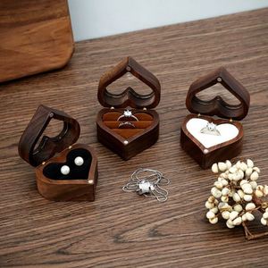 Boîte à bijoux personnalisée en bois vintage, noyer noir, forme de cœur, boîte cadeau pour demande en mariage, fiançailles, cérémonie de mariage - Product Image 5