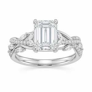 Nuevo Anillo de Compromiso de Plata de Ley 925 con Tres Piedras de Moissanita, Corte Esmeralda y Baguette, 2026 - Product Image 1