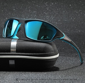 <span class=keywords><strong>Occhiali</strong></span> <span class=keywords><strong>da</strong></span> <span class=keywords><strong>Sole</strong></span> Polarizzati <span class=keywords><strong>da</strong></span> <span class=keywords><strong>Uomo</strong></span> alla Moda a Visione Notturna UV400 con Montatura Ottica in PC e Lenti in TAC Colorate per Sport all'Aperto e Ciclismo - Product Image 1