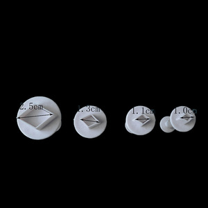 XGS-004 Dụng Cụ Làm Bánh 3D Tùy Chỉnh Bộ Dụng Cụ Cắt Bánh Quy Bằng Nhựa Nhiều Màu Có Tay Cầm Lò Xo Hình Thoi - Product Image 4