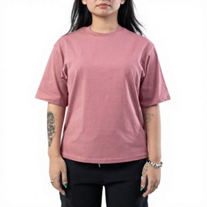 เสื้อยืดโอเวอร์ไซส์ผู้หญิง ผ้าฝ้าย 100% สไตล์ลำลอง ไซส์พลัส คุณภาพดีที่สุด ทรงไหล่ตก รับสกรีนโลโก้ สีพื้นหลากสี 240 GSM - Product Image 2
