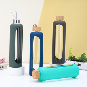 Botellas de Agua de Vidrio de Borosilicato de Alta Calidad con Funda de Silicona Reutilizable de 1000 ml, Personalizadas por BORGE, con Tapa de Bambú, para Uso en Exteriores - Product Image 1