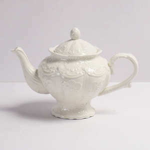 Ensemble de tasses à expresso en porcelaine embossée de style royal de luxe, bouilloire à thé en céramique de haute qualité pour hôtels - Product Image 1