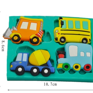 Juego de moldes de silicona para vehículos: camión, tractor, autobús, tren para decoración de fondant y pasteles - Product Image 1