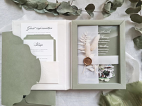 Boîte d'invitation personnalisée en velours émeraude pour mariage à destination, avec invitation en acrylique et enveloppe – Hochzeit Einladung