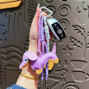 Llavero de piel sintética con diseño de Dachshund, bonito llavero de dibujos animados de perro salchicha, dije de lujo para bolso, accesorio canino de moda para mujer, regalo. - Product Image 3