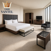 Modernes Hotel-Schlafzimmer-Möbelset: Maßgefertigtes Bett, Kleiderschrank, Nachttisch, TV-Möbel, Bank und Loungesessel für Gästezimmerprojekte