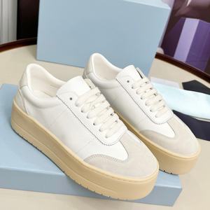 Chaussures de marche pour femmes en cuir de vachette à semelle épaisse, en daim cousu, respirantes, antidérapantes, style printemps, simples et polyvalentes pour le quotidien - Product Image 1