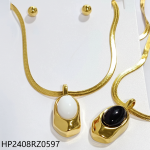 Set di Gioielli in Acciaio Inossidabile Placcato Oro per Donne con Collana, Bracciale, Orecchini e Anello con Perle Sintetiche, Accessori Moda Regalo - Product Image 1