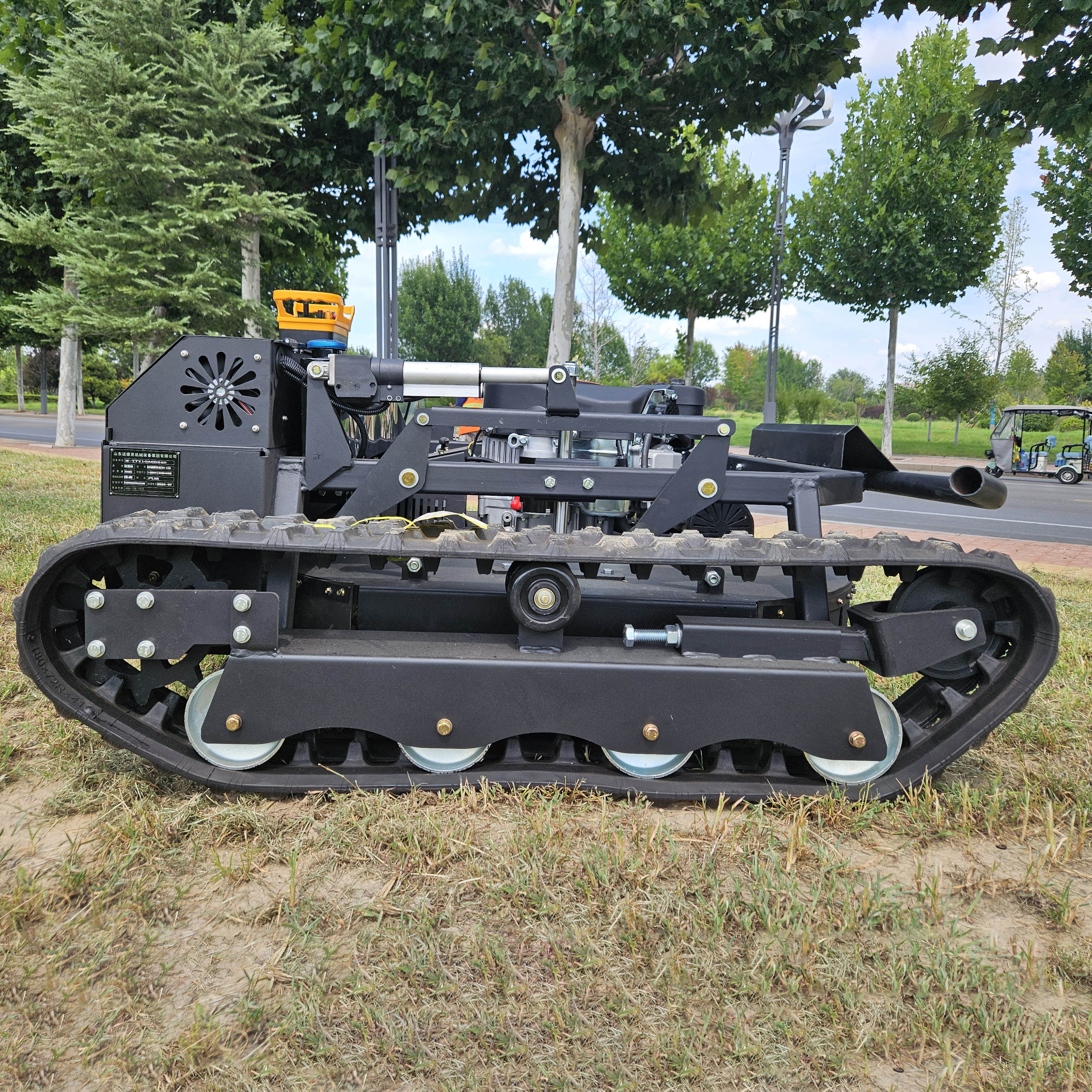 Free Shipping Remote Control Robot Automatic Lawn Mower Remote Control Tractor Lawn Mower
