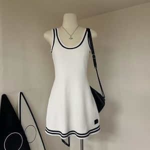Элегантная Женская теннисная одежда 2025 Летняя коллекция Новое Стильное платье для похудения без рукавов - Product Image 3