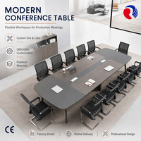 Table de conférence exécutive avec surface de travail multi-sections, zone d'accès aux câbles intégrée et base contemporaine