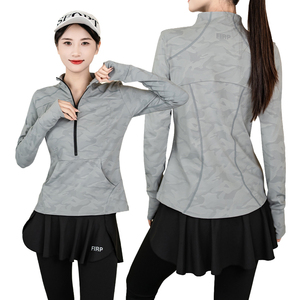 Camisa deportiva de manga larga para damas deportivas con comodidad de tela a prueba de sol y detalles de ajuste Delgado Ideal para tenis - Product Image 2