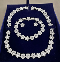 Ensemble de bijoux de luxe pour femmes, collier, bracelet et boucles d'oreilles en cristal, plaqué or, perles, bijoux de mode, vente en gros d'usine