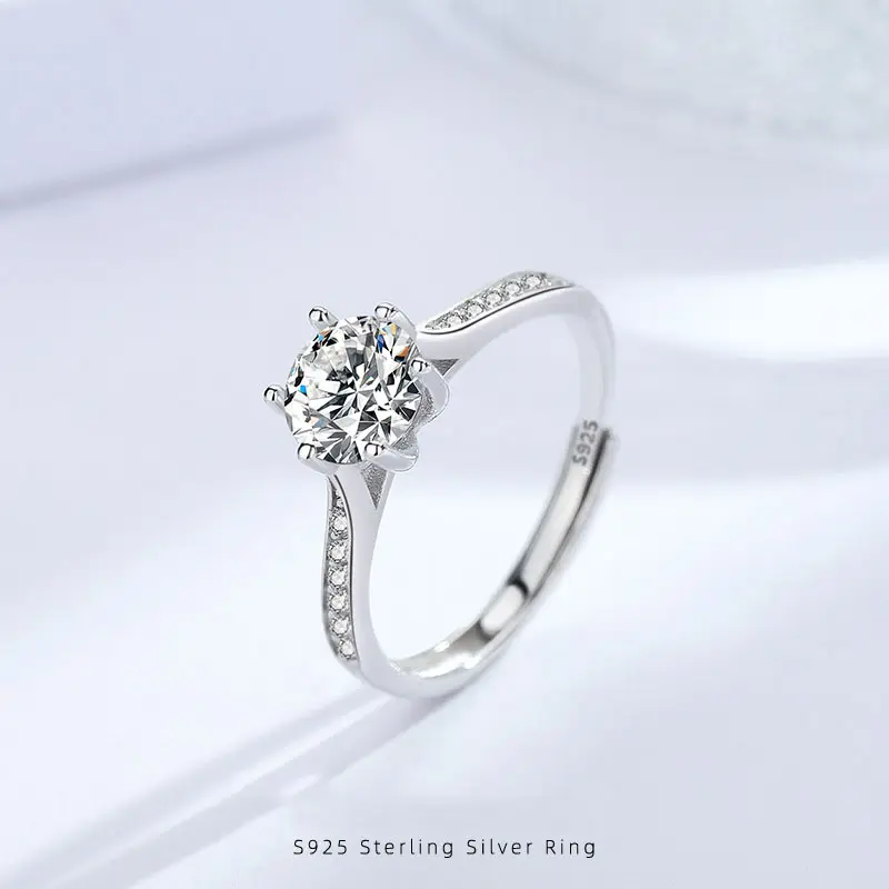 Perhiasan mode kustom cincin tunangan es tanah liat enam wanita berlian Moissanite 1 CT cincin perak murni S925