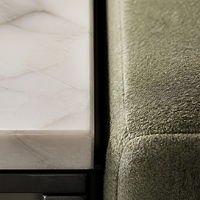 Grand canapé modulaire en forme de U en velours sauge avec des tables d'appoint en marbre Calacatta