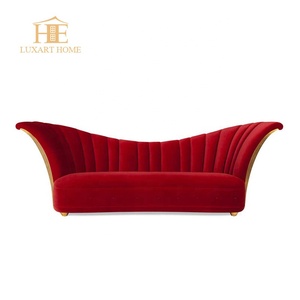 Canapé rembourré en tissu Teddy imitation fourrure de mouton Kali de Meridian Furniture pour salon - Product Image 1