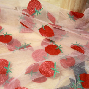 Tessuto in <span class=keywords><strong>Tulle</strong></span> di Nylon con Motivo a Fragola Lucido, Rete Glitterata Trasparente per Abiti, Costumi, Accessori per Capelli, Decorazioni, Vendita all'Ingrosso - Product Image 3