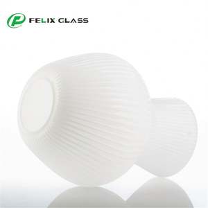 Abat-jour en verre opale blanc au design moderne, fait main, durable, brillant, en forme de fleur, pour l'éclairage intérieur de la maison - Product Image 2